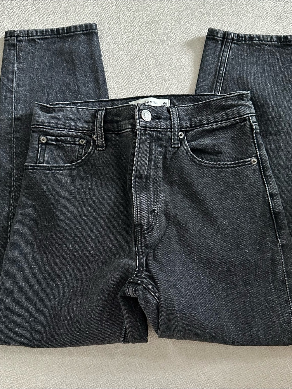 A&F The Mom High Rise Jean (black) x-shirt